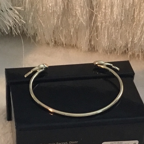 🖤 VICTORIA’S SECRET ANGEL WING BANGLE BRACELET 🖤 - Picture 4 of 4